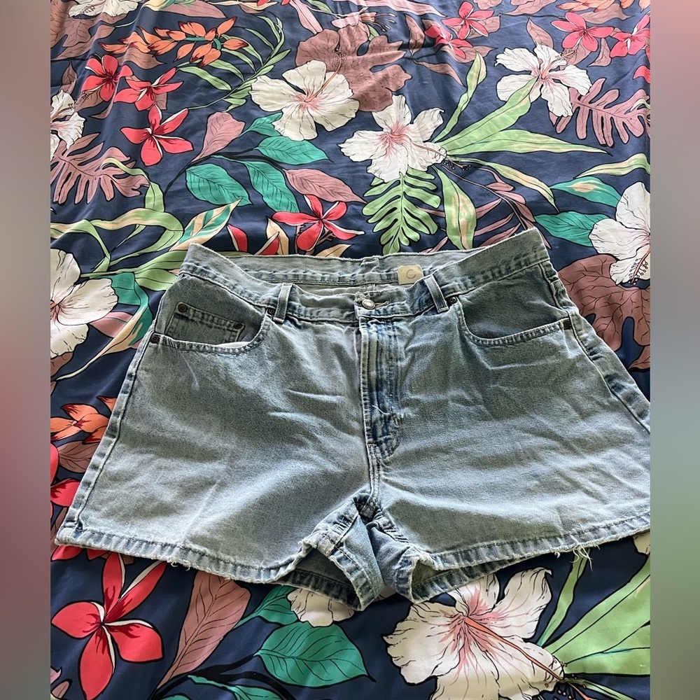 Lightwash jean shorts